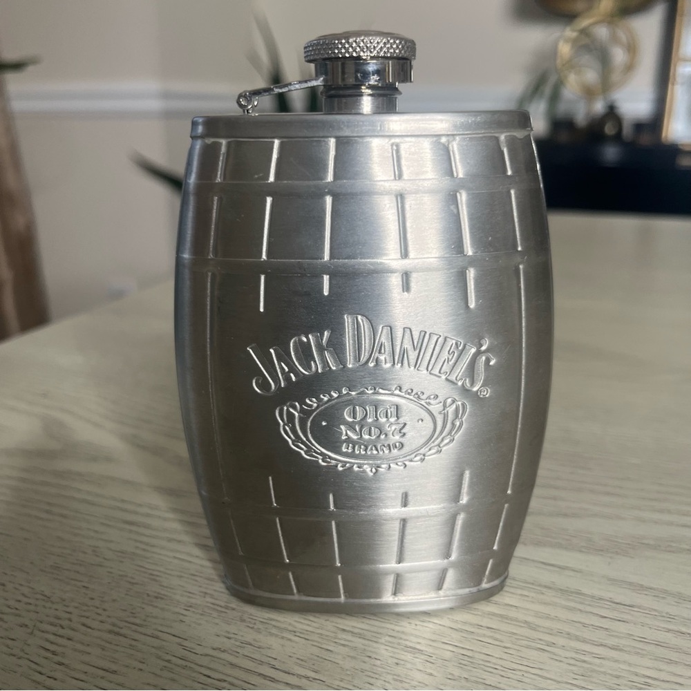 Jack Daniel’s Ild No 7 Stainless Steel 6 oz Barrel Shaped Hip Flask 2007 Whiskey